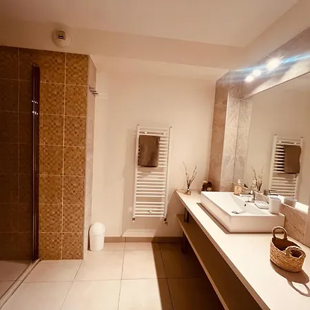 Apartment L'amoureux De : P3 + Parking Prive Nimes