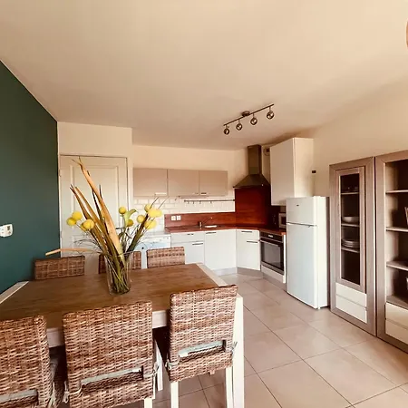Apartment L'amoureux De : P3 + Parking Prive Nimes